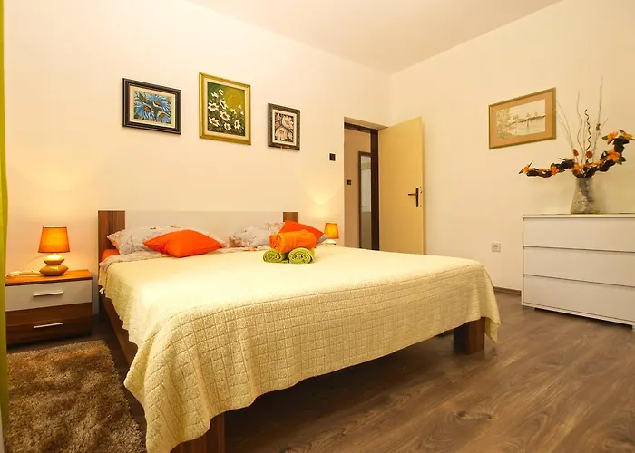 Luciano 1540 Διαμέρισμα Πούλα