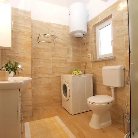 Luciano 1540 Apartament